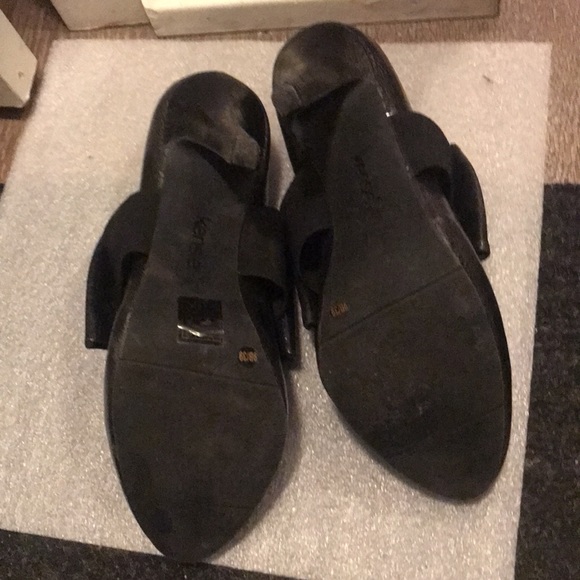 Unworn Black crackle vegan leather with Bow - Picture 4 of 4